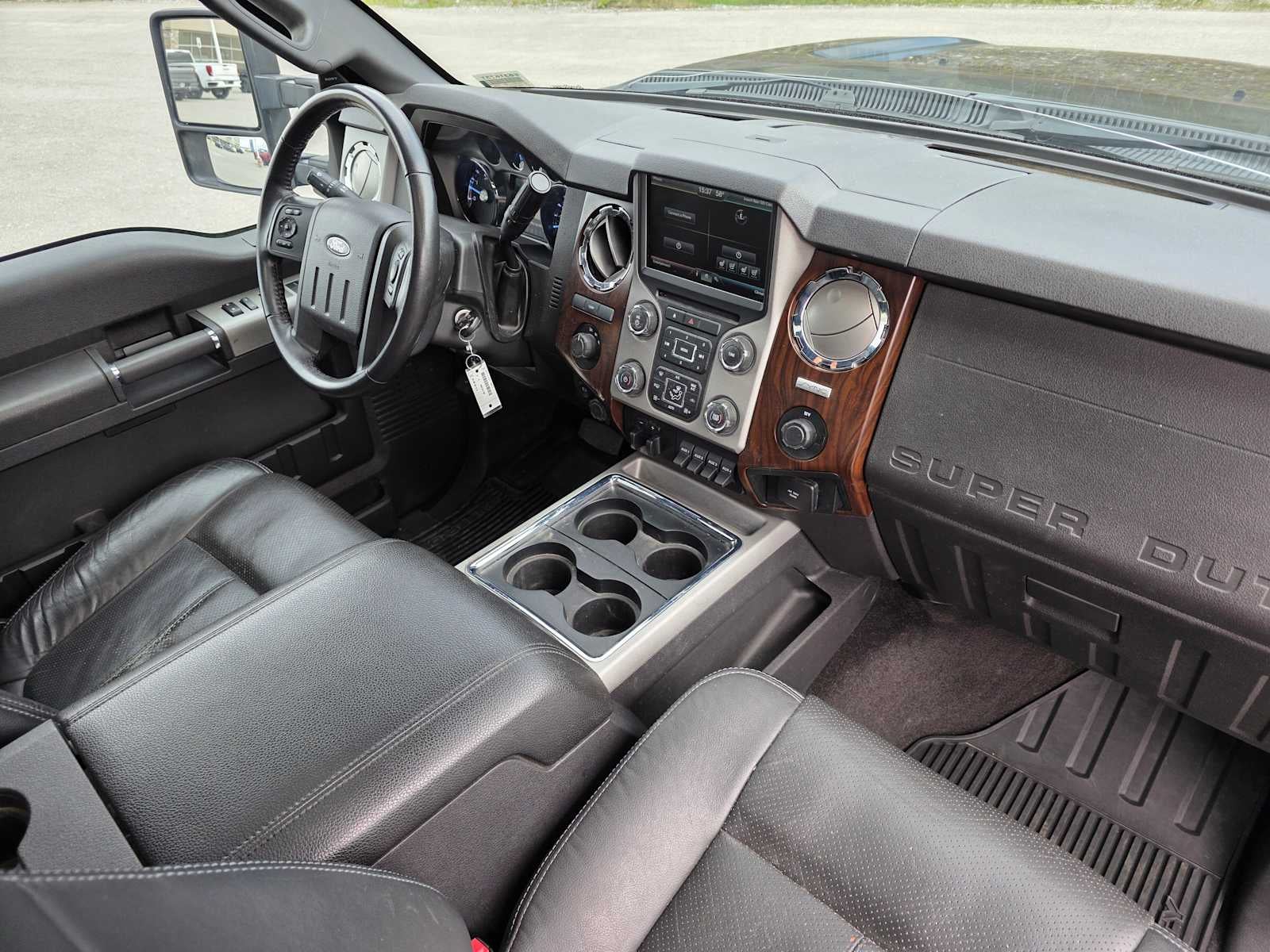 2015 Ford Super Duty F-350 DRW Lariat