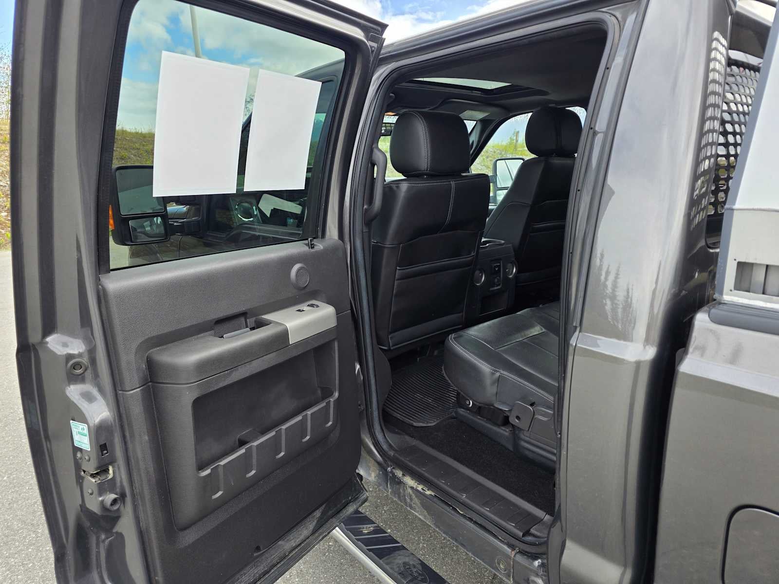2015 Ford Super Duty F-350 DRW Lariat