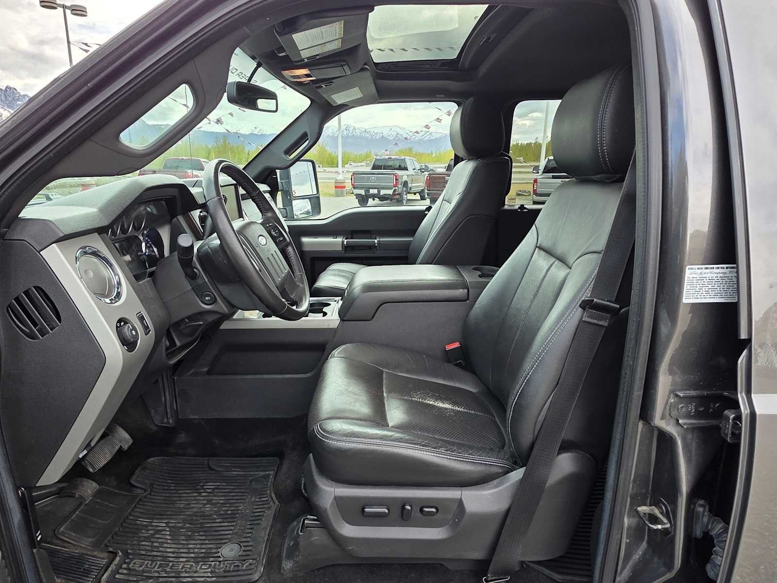 2015 Ford Super Duty F-350 DRW Lariat