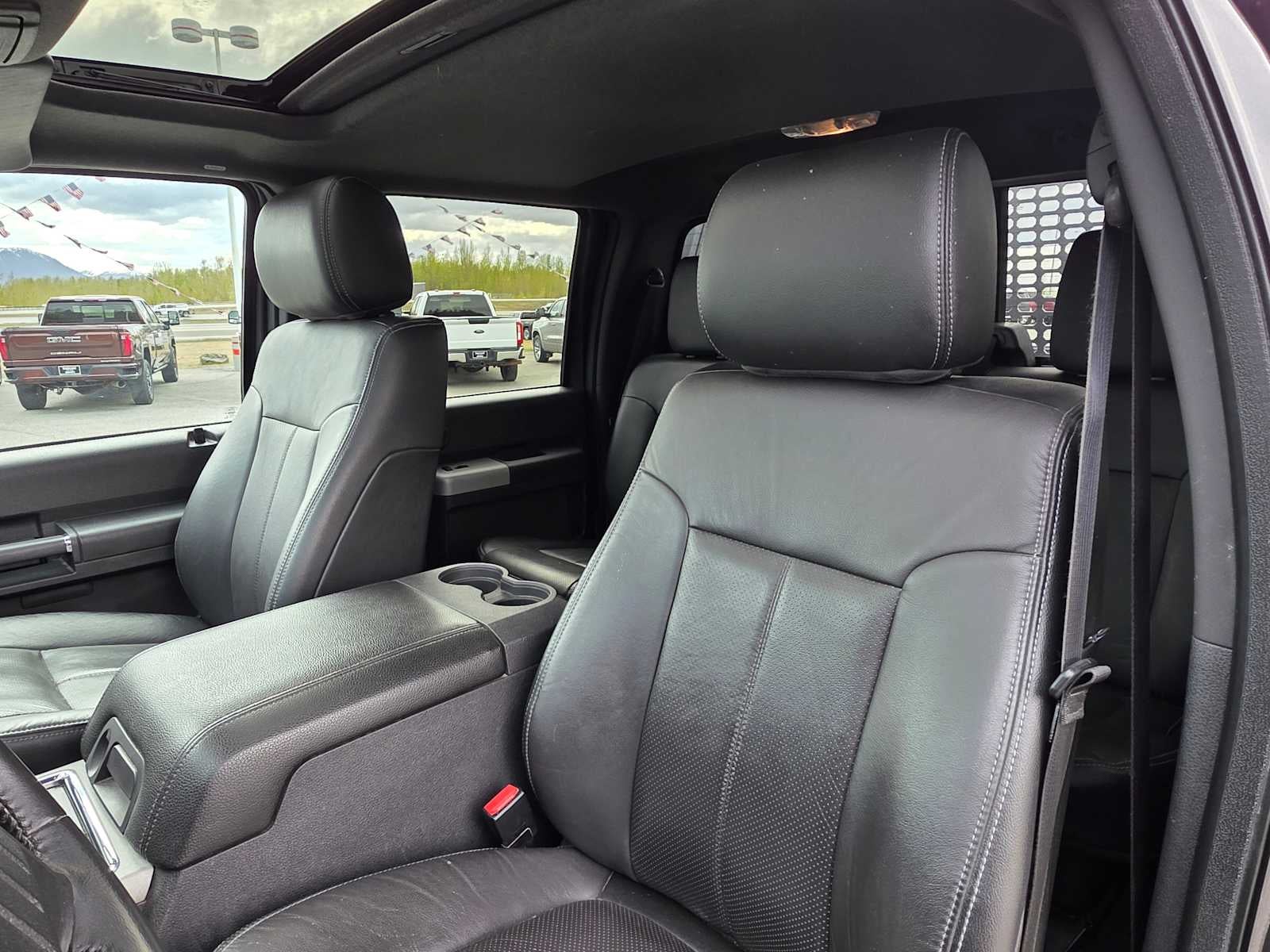 2015 Ford Super Duty F-350 DRW Lariat