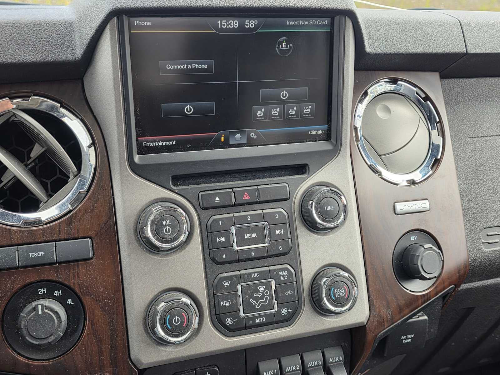 2015 Ford Super Duty F-350 DRW Lariat