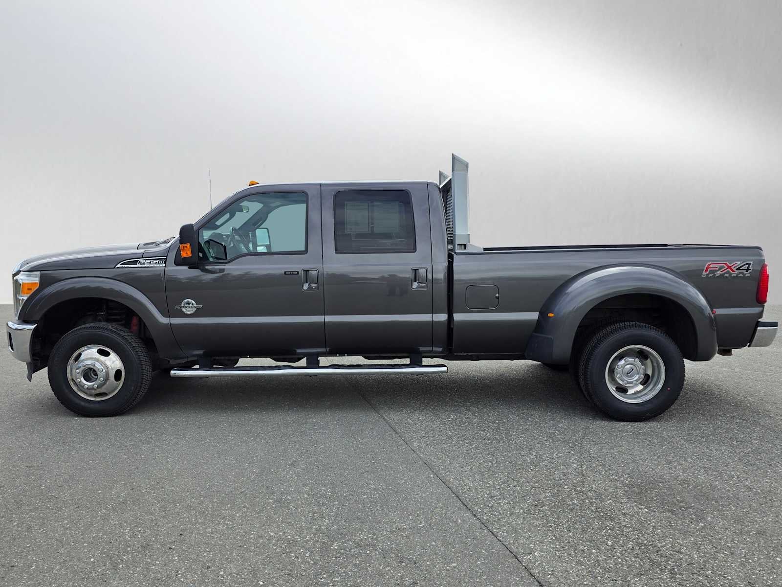 2015 Ford Super Duty F-350 DRW Lariat