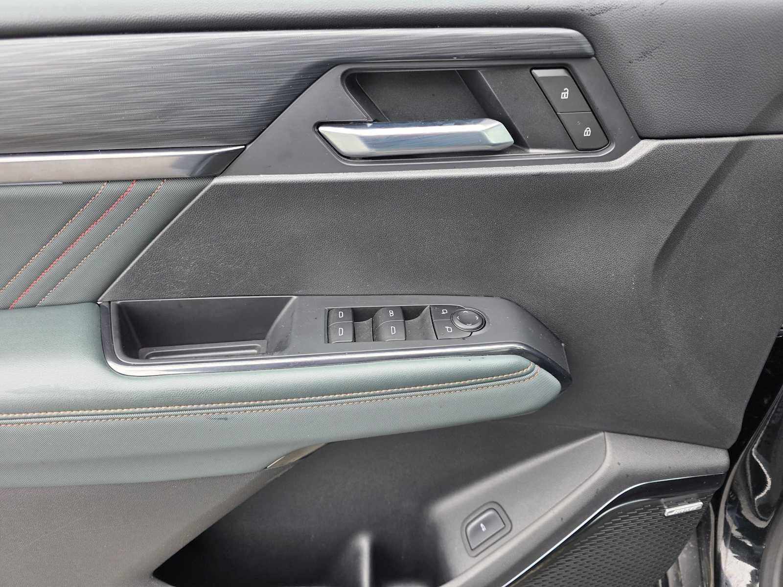 2025 GMC Acadia AT4