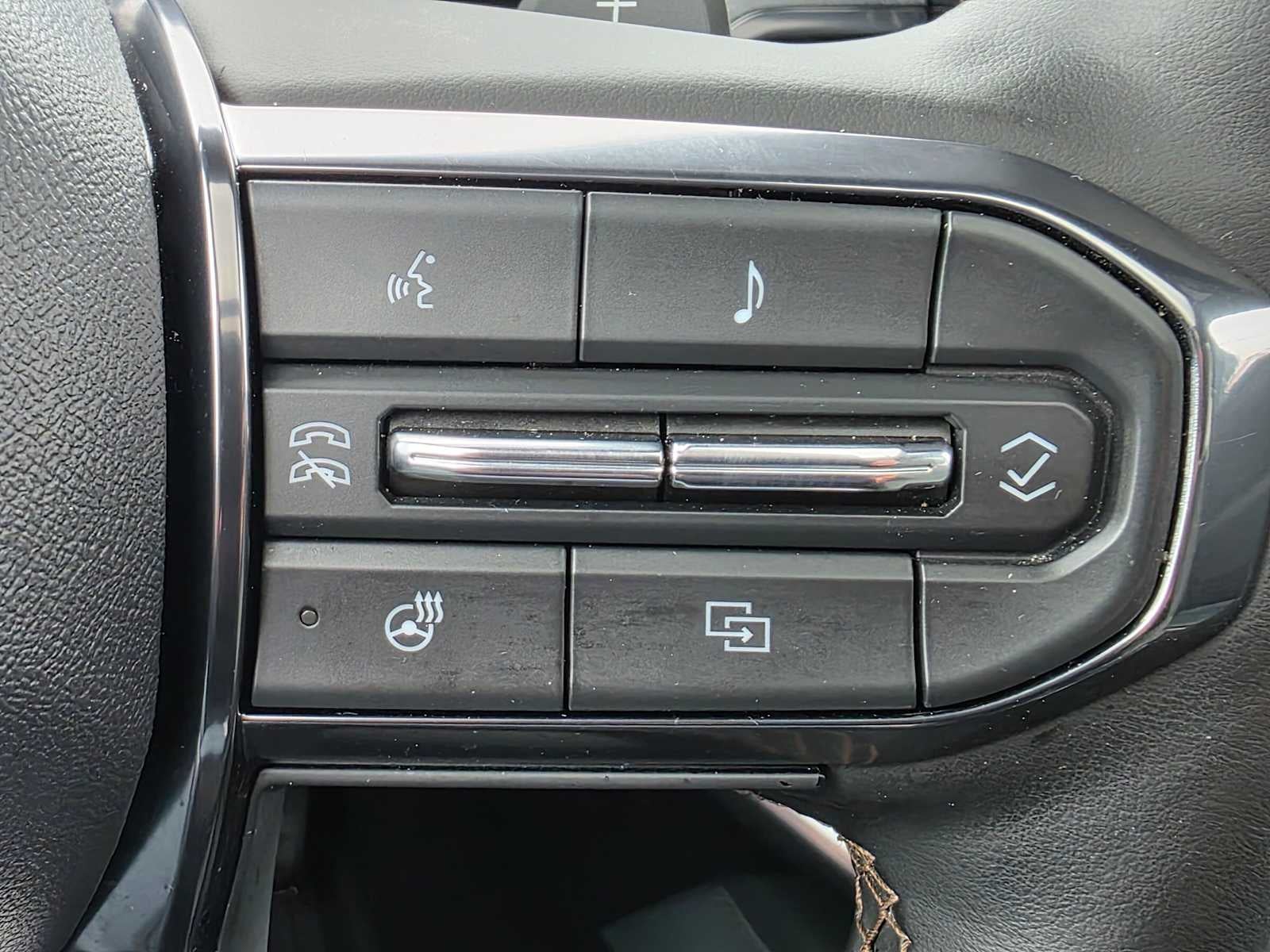 2025 GMC Acadia AT4