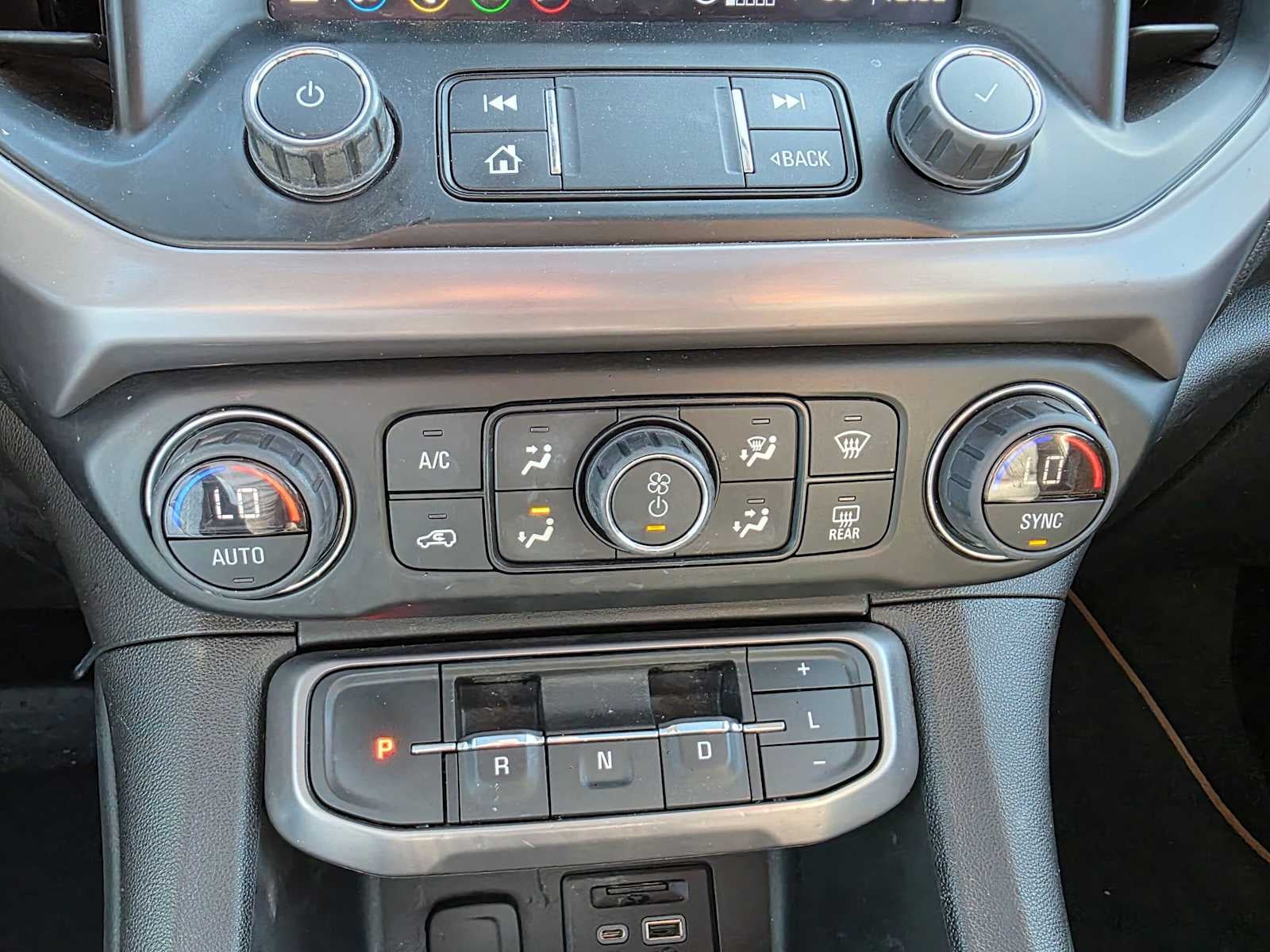 2023 GMC Acadia AT4