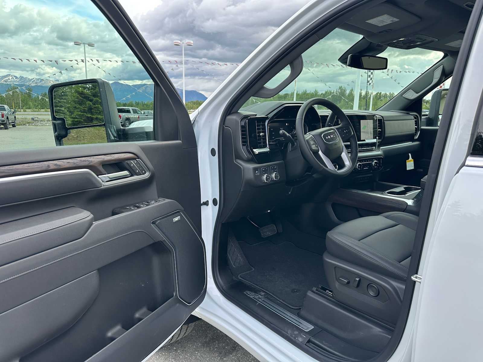 2025 GMC Sierra 3500 HD SLT