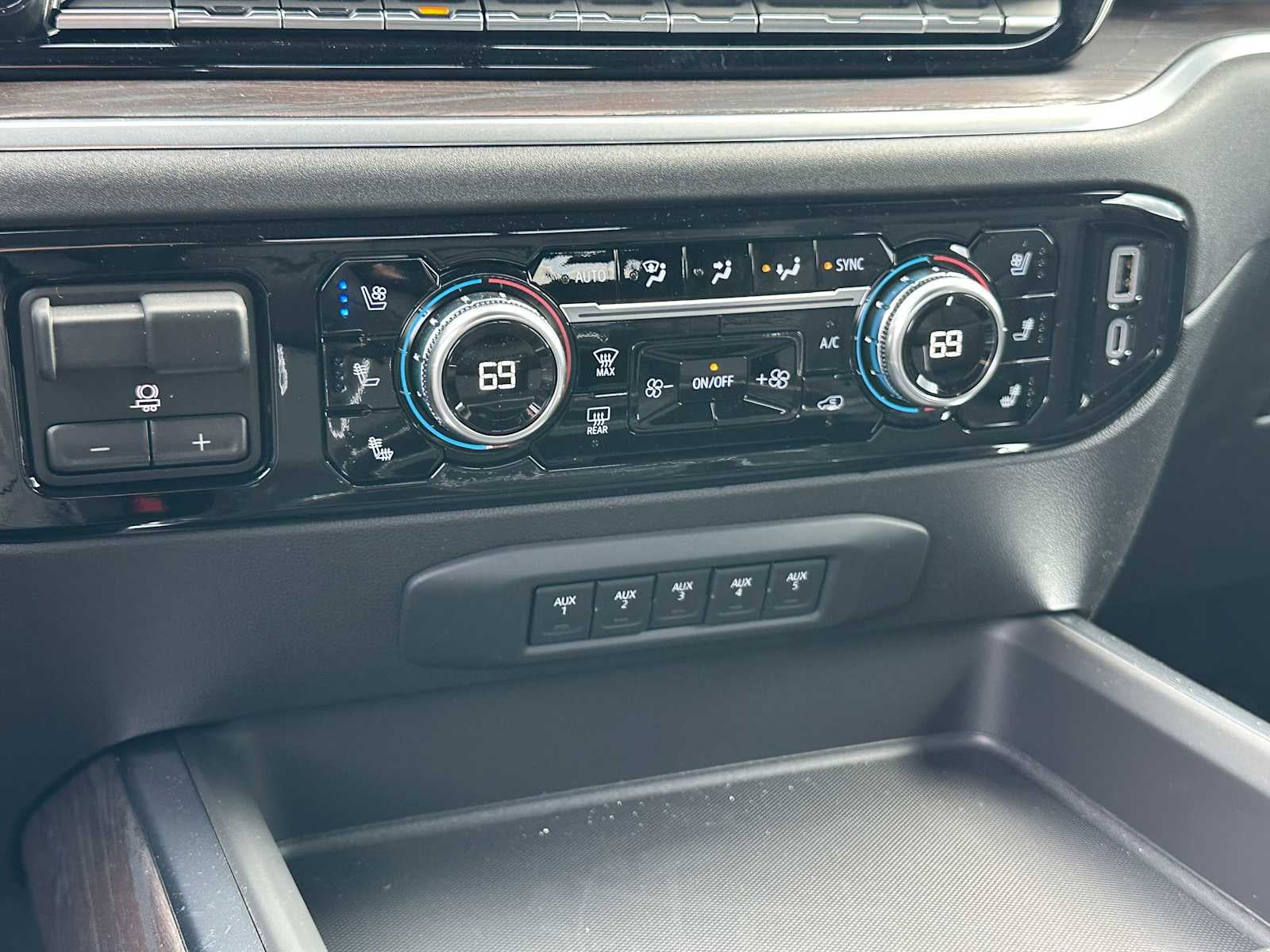 2025 GMC Sierra 3500 HD SLT