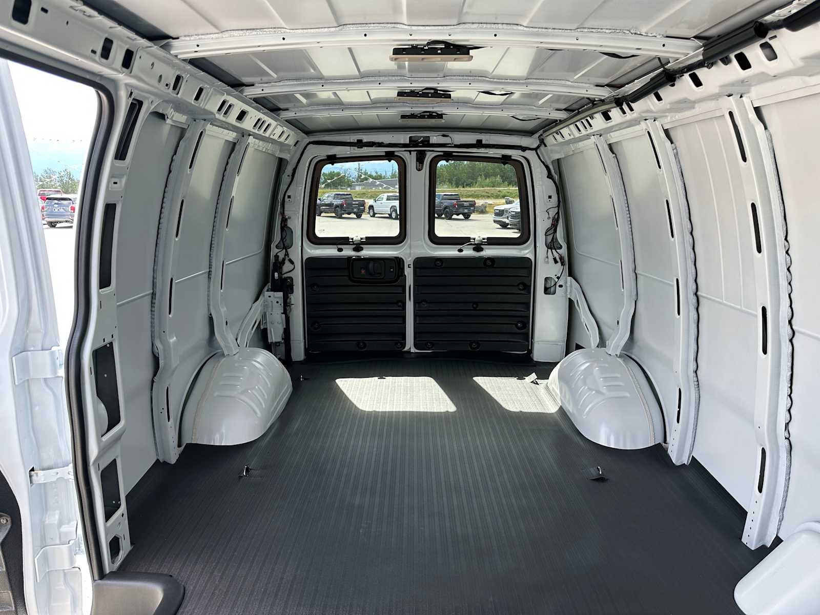 2025 GMC Savana Cargo 3500 Work Van