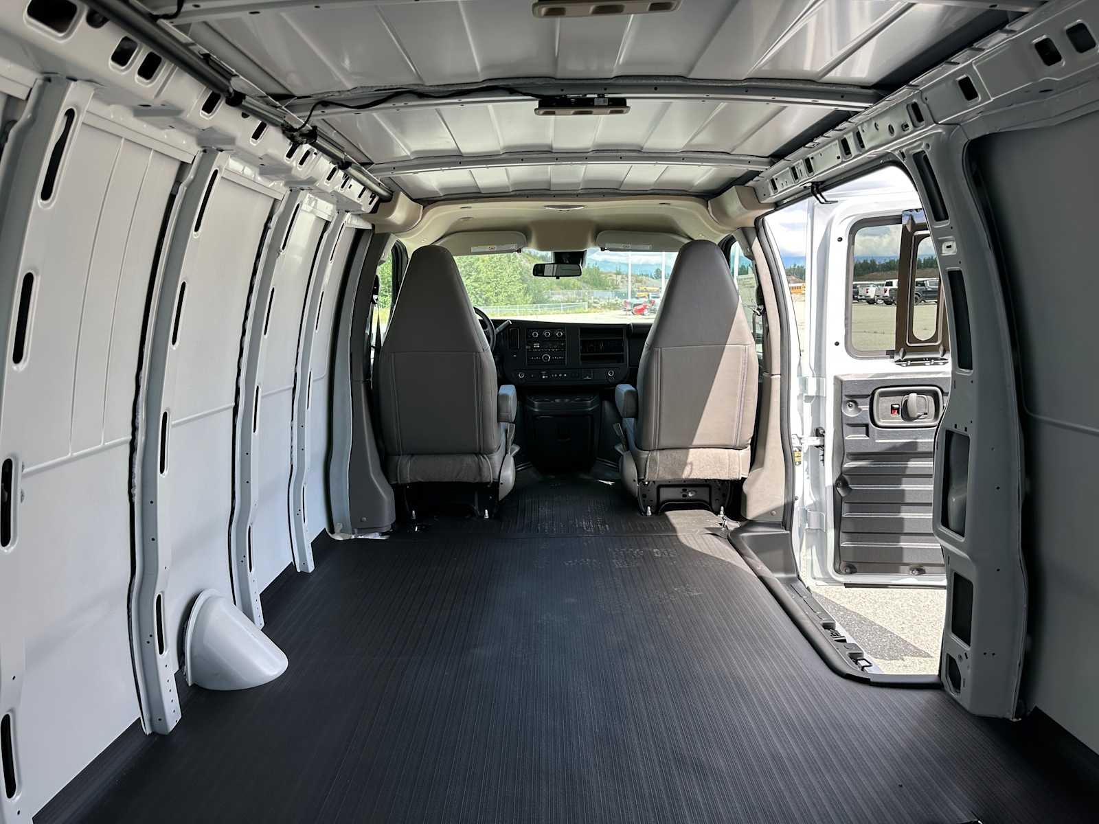 2025 GMC Savana Cargo 3500 Work Van