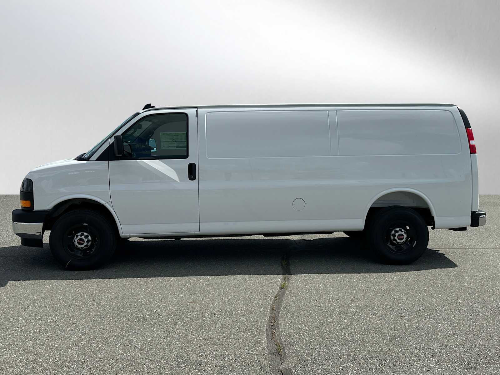 2025 GMC Savana Cargo 3500 Work Van