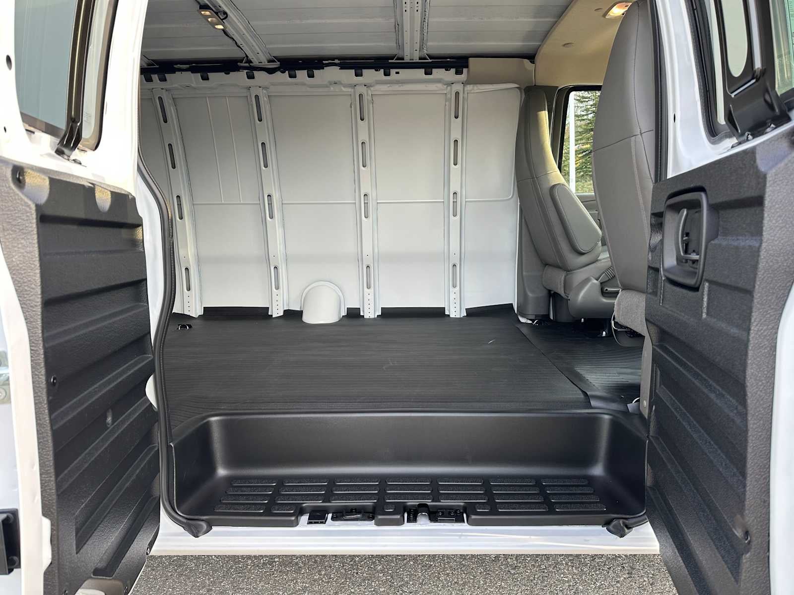 2025 GMC Savana Cargo 3500 Work Van