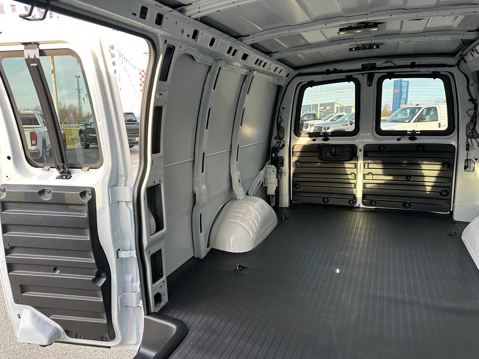 2025 GMC Savana Cargo 3500 Work Van