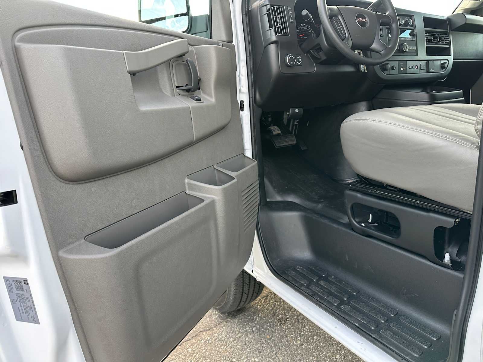 2025 GMC Savana Cargo 3500 Work Van