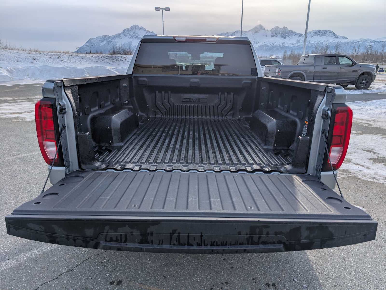 2024 GMC Sierra 1500 SLE