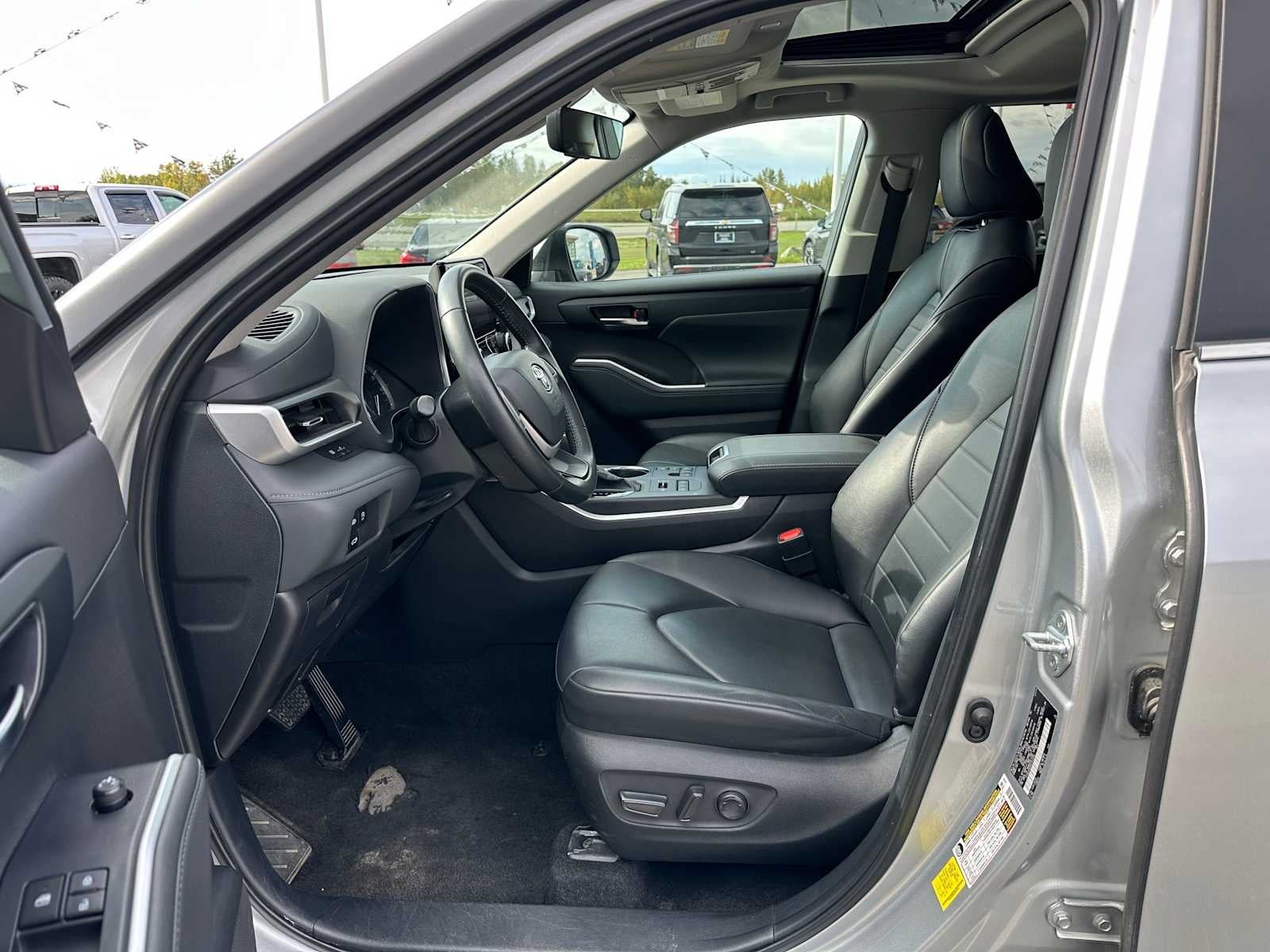 2024 Toyota Highlander LE